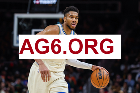 一场伤俩！布克右脚踝严重扭伤 被队友搀扶回了更衣室！